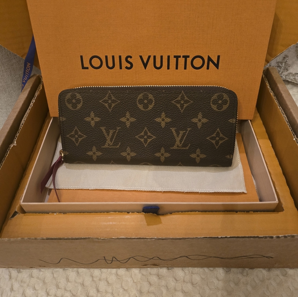Louis Vuitton Monogram Wallet - Picture 7 of 7